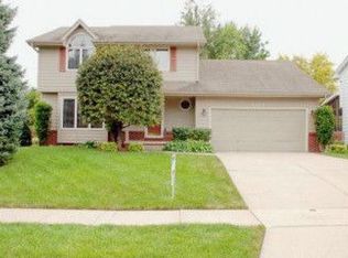 8124 Sutton Dr, Urbandale, IA 50322