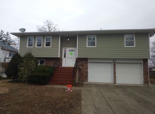 81 Totten Ave, Deer Park, NY 11729