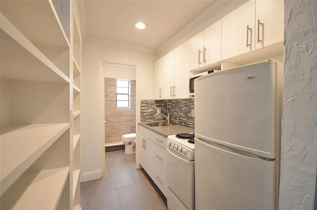 1 bed, 1.0 bath, 3728 sqft, $1,600 — Photo 2