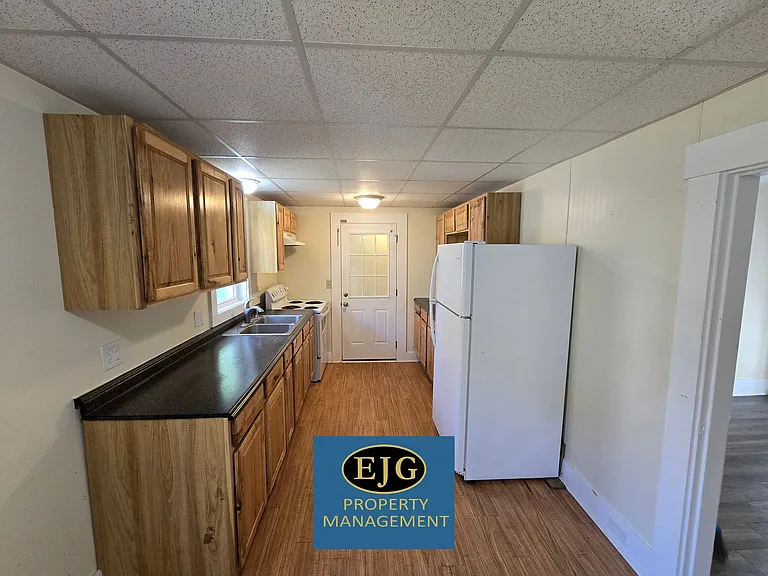 20 Pleasant St #A — Photo 4
