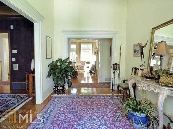 4th image of 262 Montrose Dr