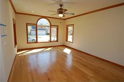 5th image of 2640 Emerald Ave