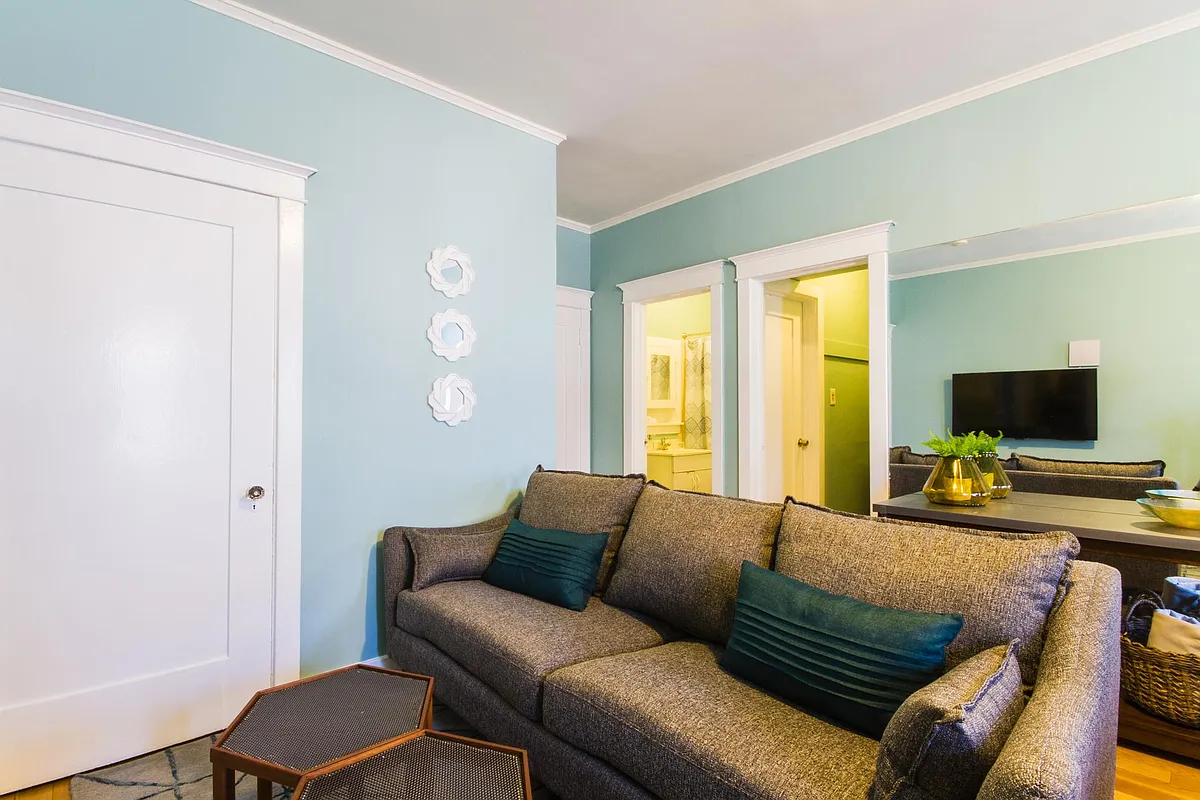Building Photo - 2113 W Sunset Blvd #4
