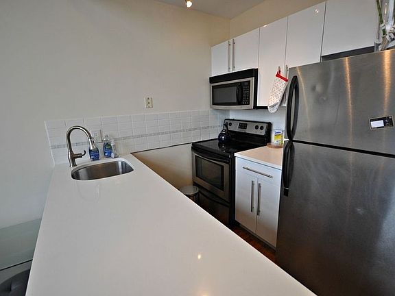 4th image of 153 Essex St
