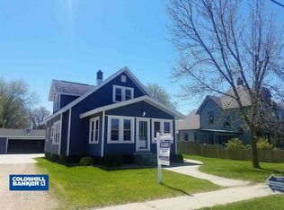 305 E Main St, Weyauwega, WI 54983