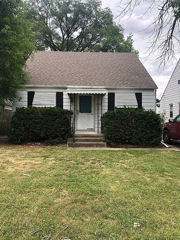 2228 N Elmwood Ave photo 1
