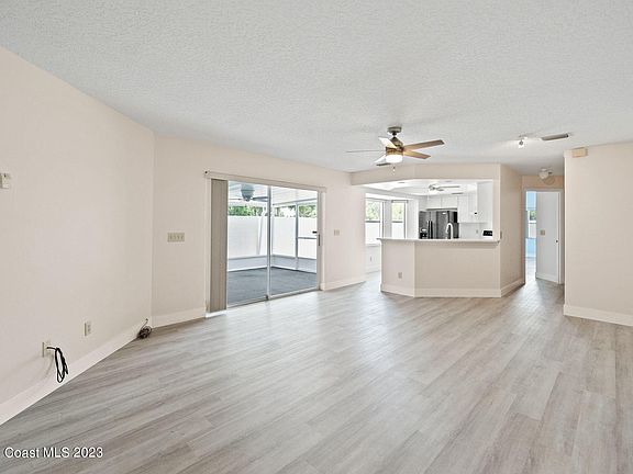 4th image of 821 Villa Dr