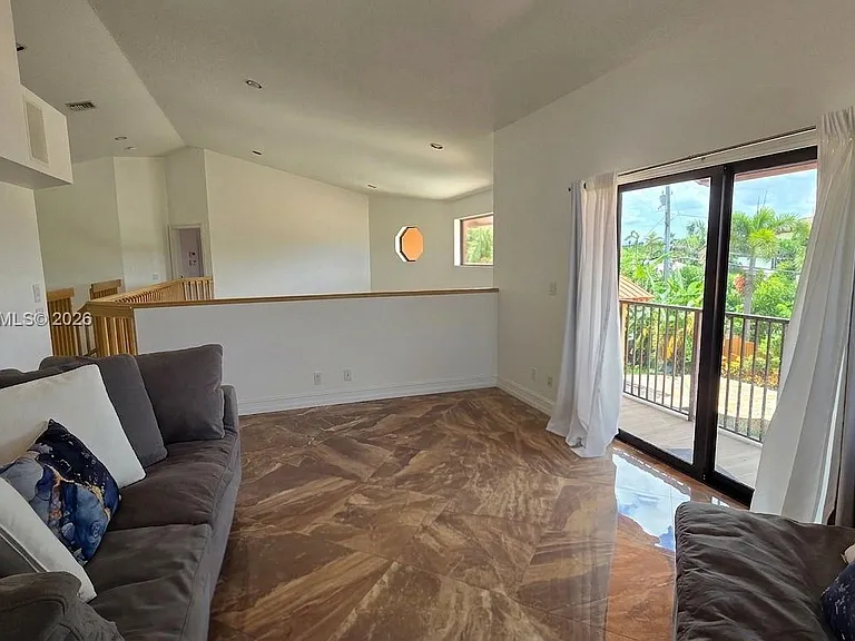741 Tyler St — Photo 29