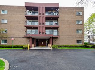 4838 Howard St APT 204, Skokie, IL