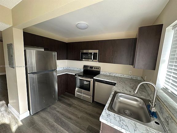 2nd image of 605 Ixoria Ave #15
