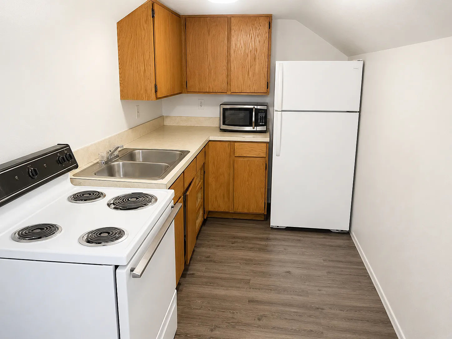 2 bed, 1100 sqft, $1,050 — Photo 2