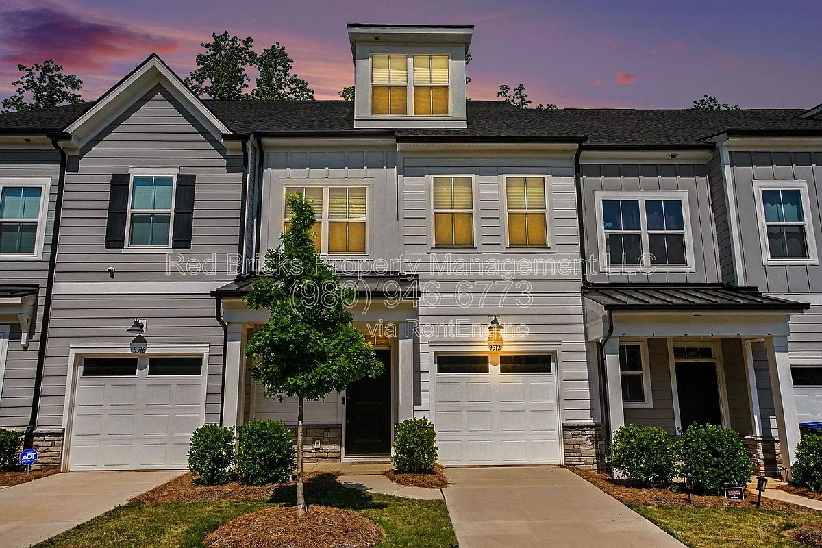 Building Photo - 9512 Munsing Dr