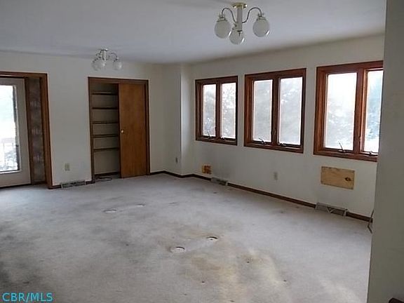 4th image of 4910 E Walnut St