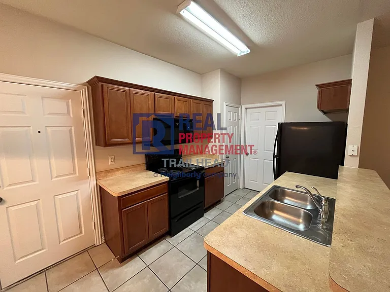 7901 Marydean Ave — Photo 3