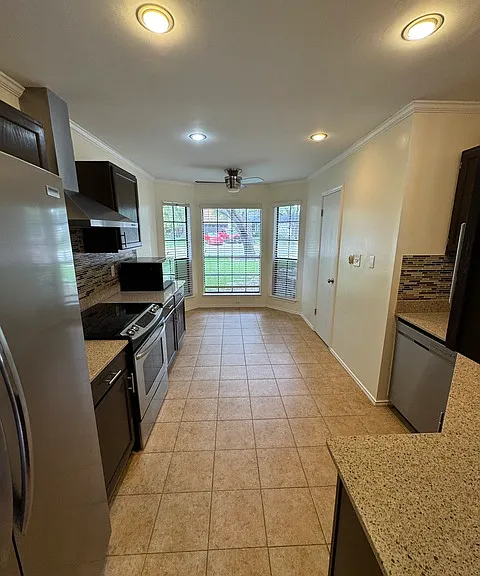 13815 Stone Hollow Dr — Photo 5