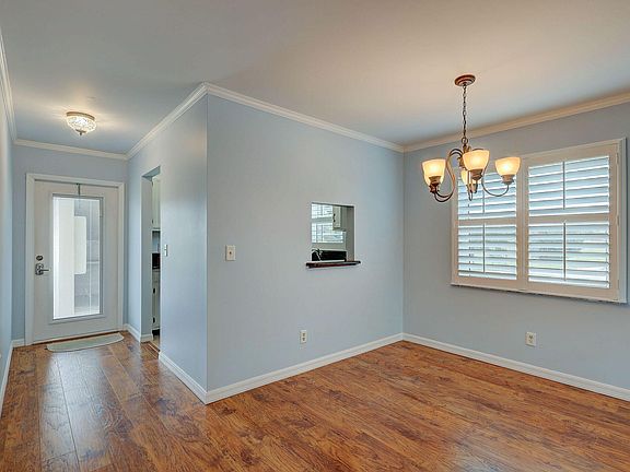 5th image of 30 Pine Arbor Lane #107