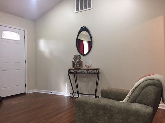 3rd image of 515 Westbury Dr