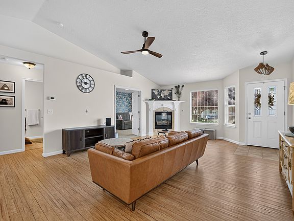 3rd image of 8106 W Penny Ln