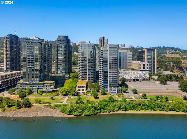 3570 S River Pkwy Unit 909, Portland, OR 97239