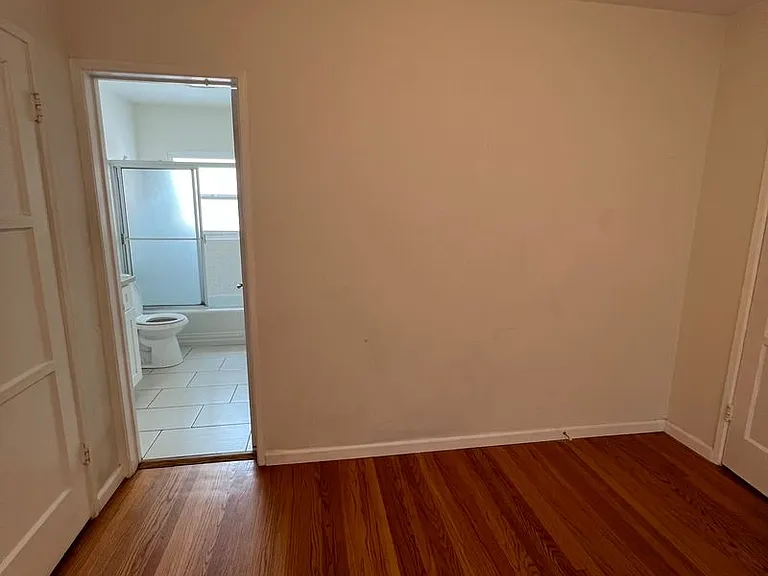 209 W Maple St #B — Photo 15