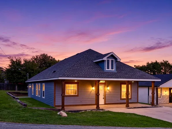 800 Crow Ct, Granbury, TX 76048