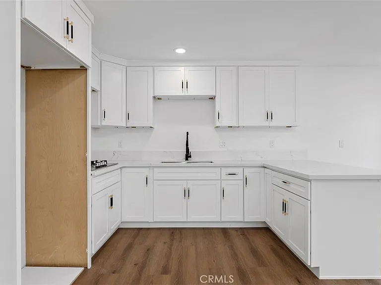 24543 Penfield St — Photo 11