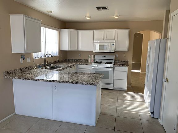 3rd image of 3224 E Hononegh Dr