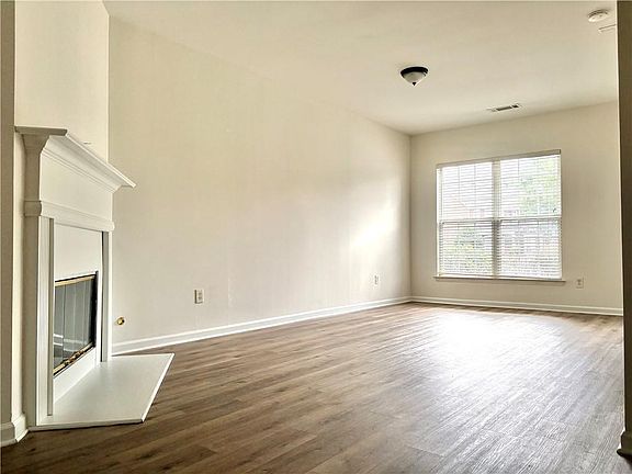 3rd image of 1581 Cove Creek Cir