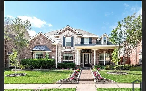 1125 Waterford Way — Photo 1