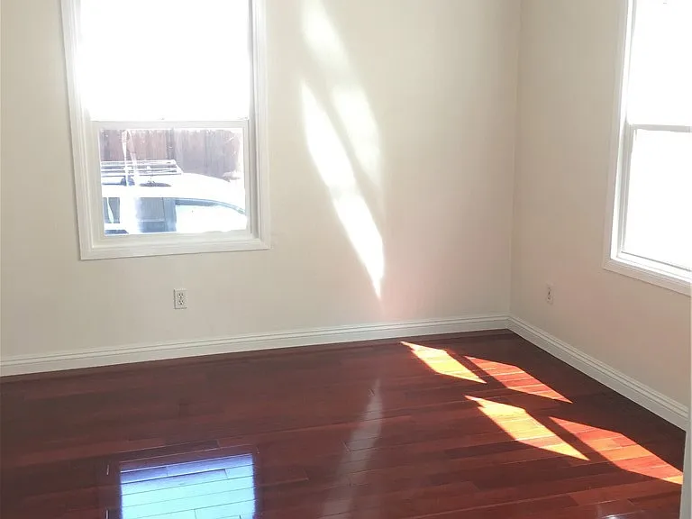 2710 Raymond Ave — Photo 8