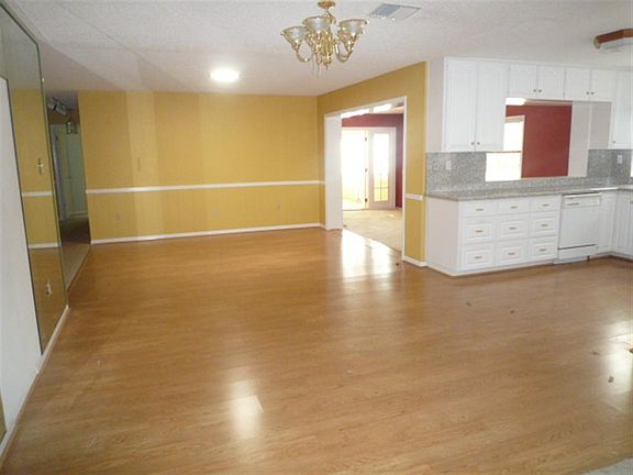 5th image of 2621 Baywood Dr