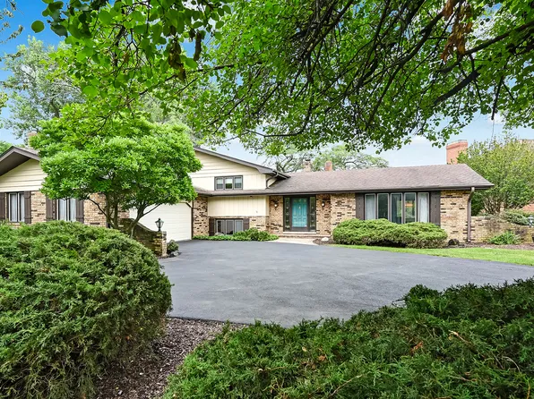 8502 Carriage Green Dr, Darien, IL 60561