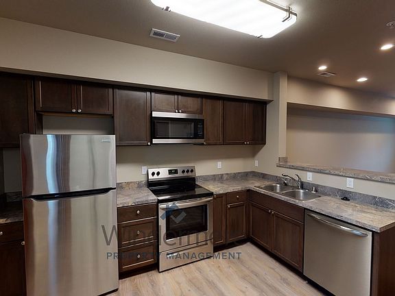 4th image of 105 SW Silverstar Ln #8
