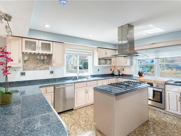 928 Admiral St, Providence, RI 02904