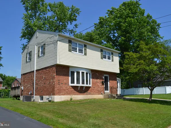 1021 9th Ave, Folsom, PA 19033