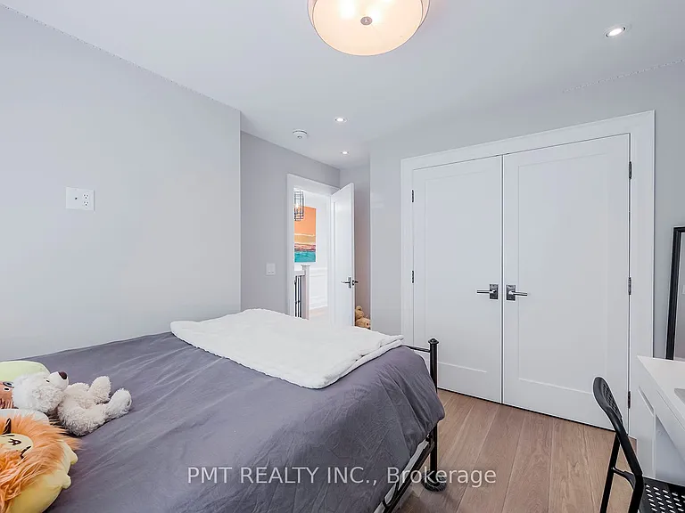 50 Thursfield Cres — Photo 32