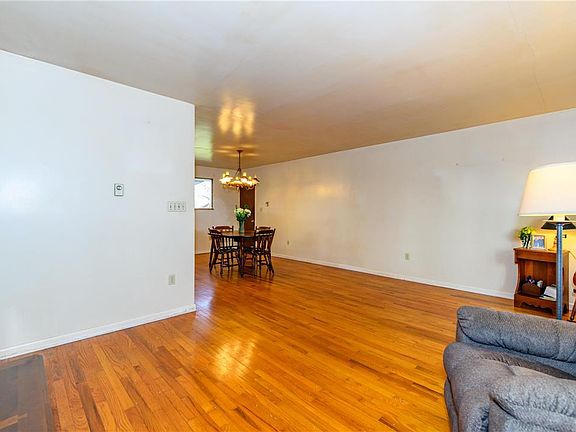 4th image of 5680 Colony Dr E