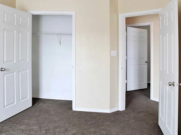Cantibury Pointe Apartments — Photo 8