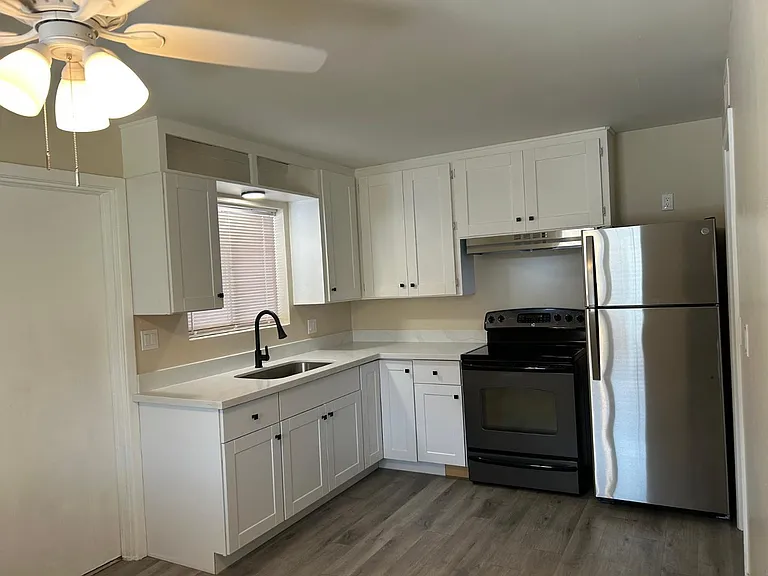 726 E 3rd Ave — Photo 5