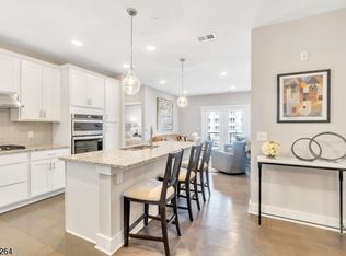 2 Vanderbilt Blvd UNIT 208, Florham Park, NJ 07932