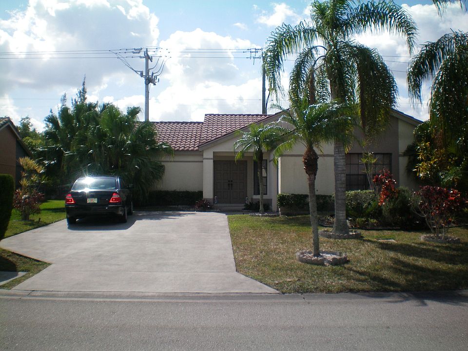 1st image of 10600 NW 70th St