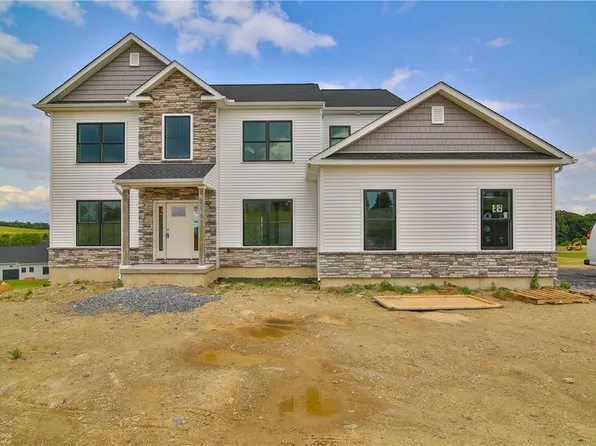 838 Emerald Valley Ln, Bangor, PA 18013