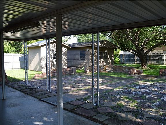 4th image of 701 San Carlos Dr