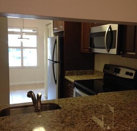 4th image of 1103 Glenmoor Dr