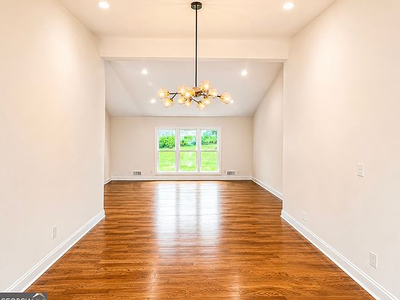4th image of 2735 Kings Park Cir
