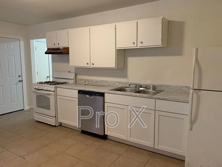 1111 S Jefferson St — Photo 6