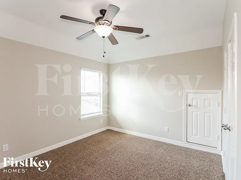 9743 Stratton Ridge Dr — Photo 10