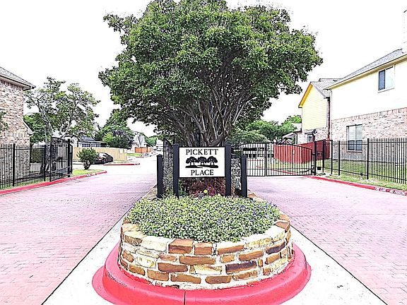 2nd image of 3910 Brandon Park Dr