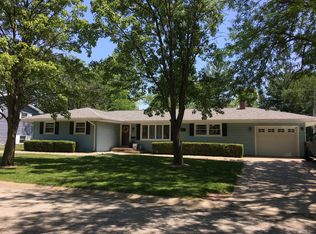 824 Franklin St, Charleston, IL 61920