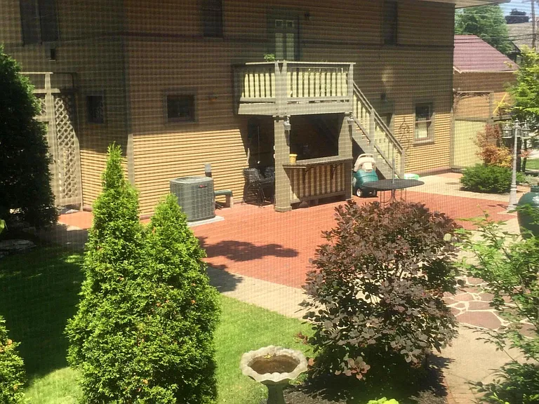 Pleasant St — Photo 21